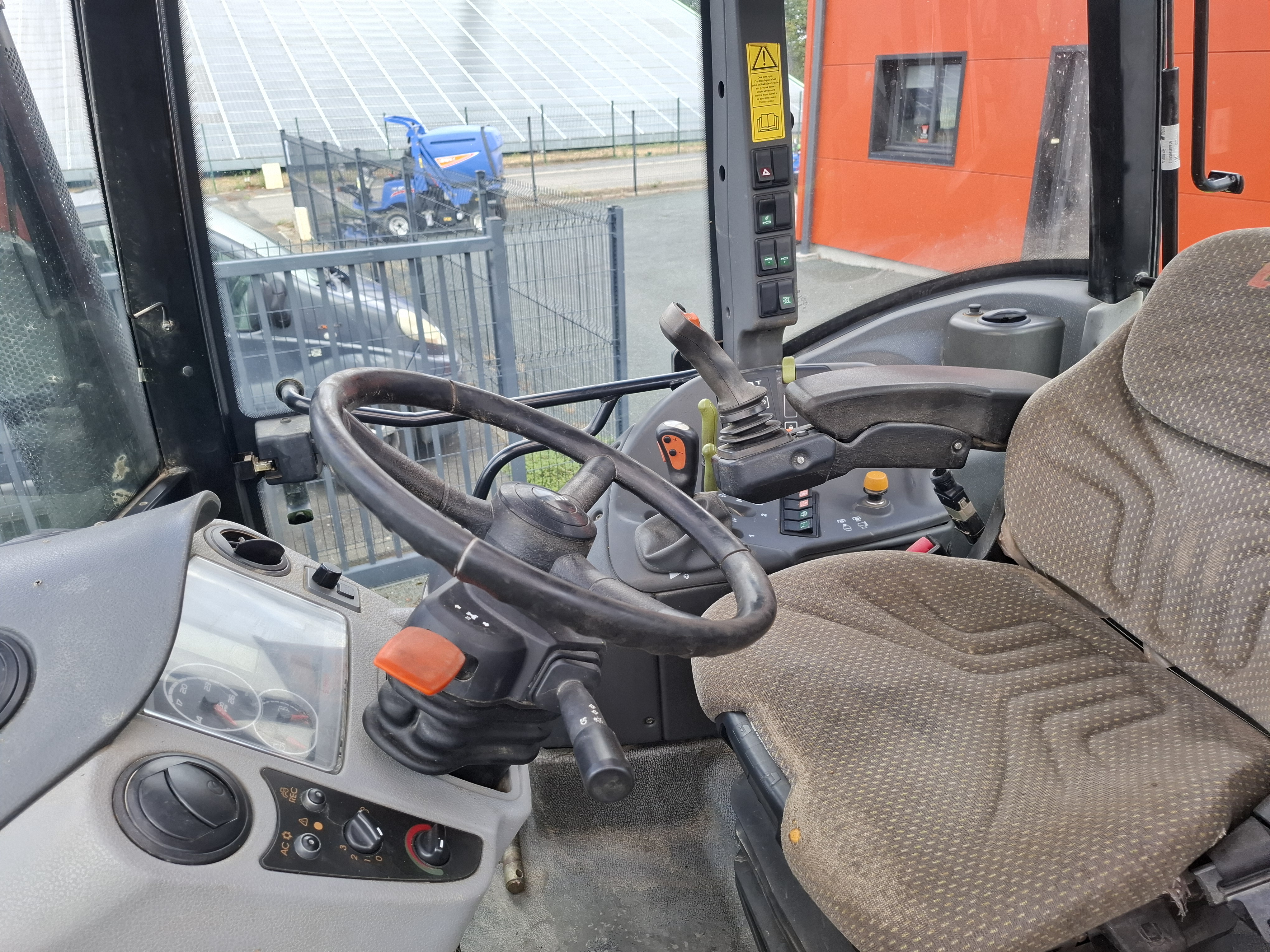 Claas Arion 410