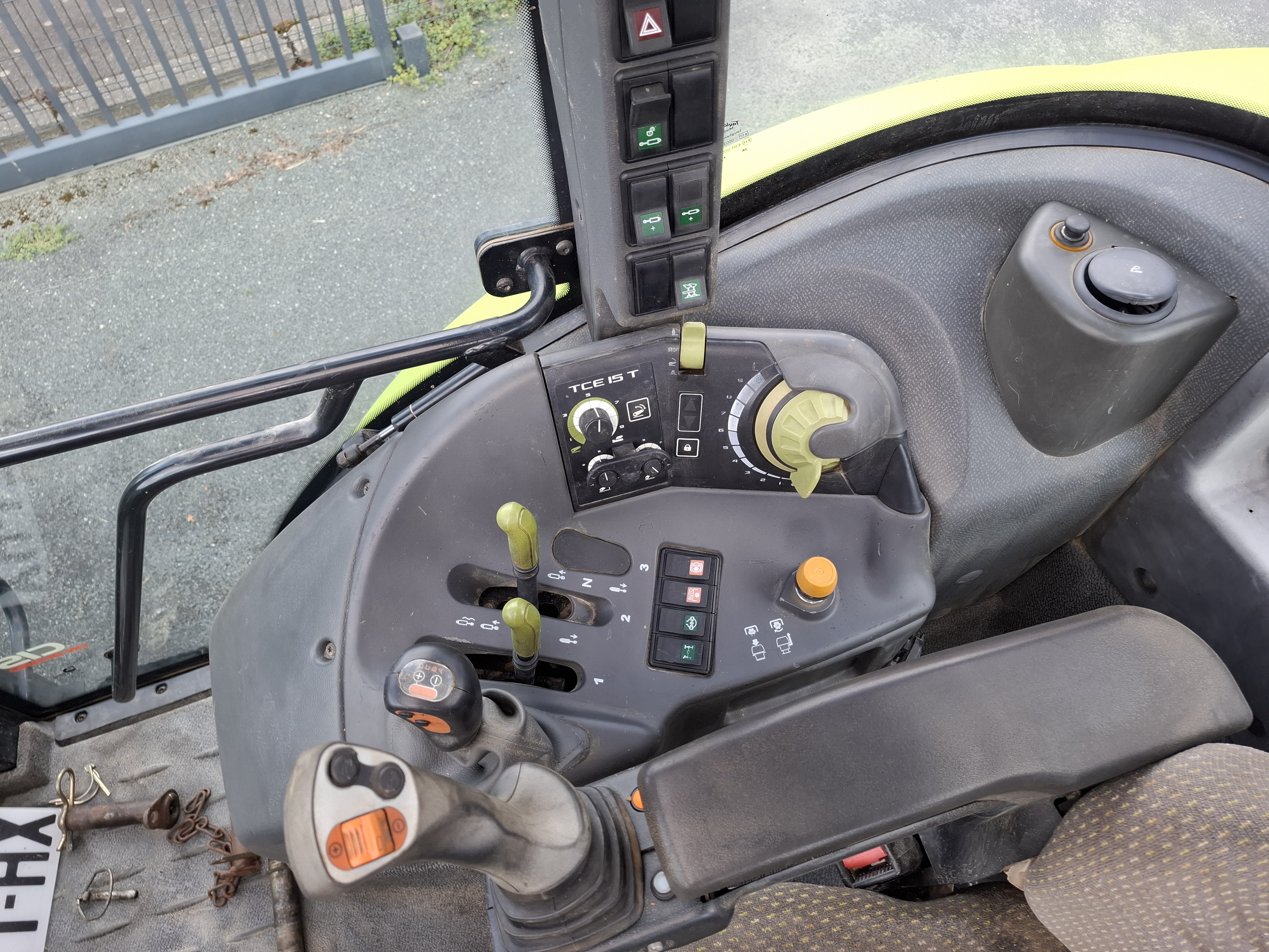 Claas Arion 410