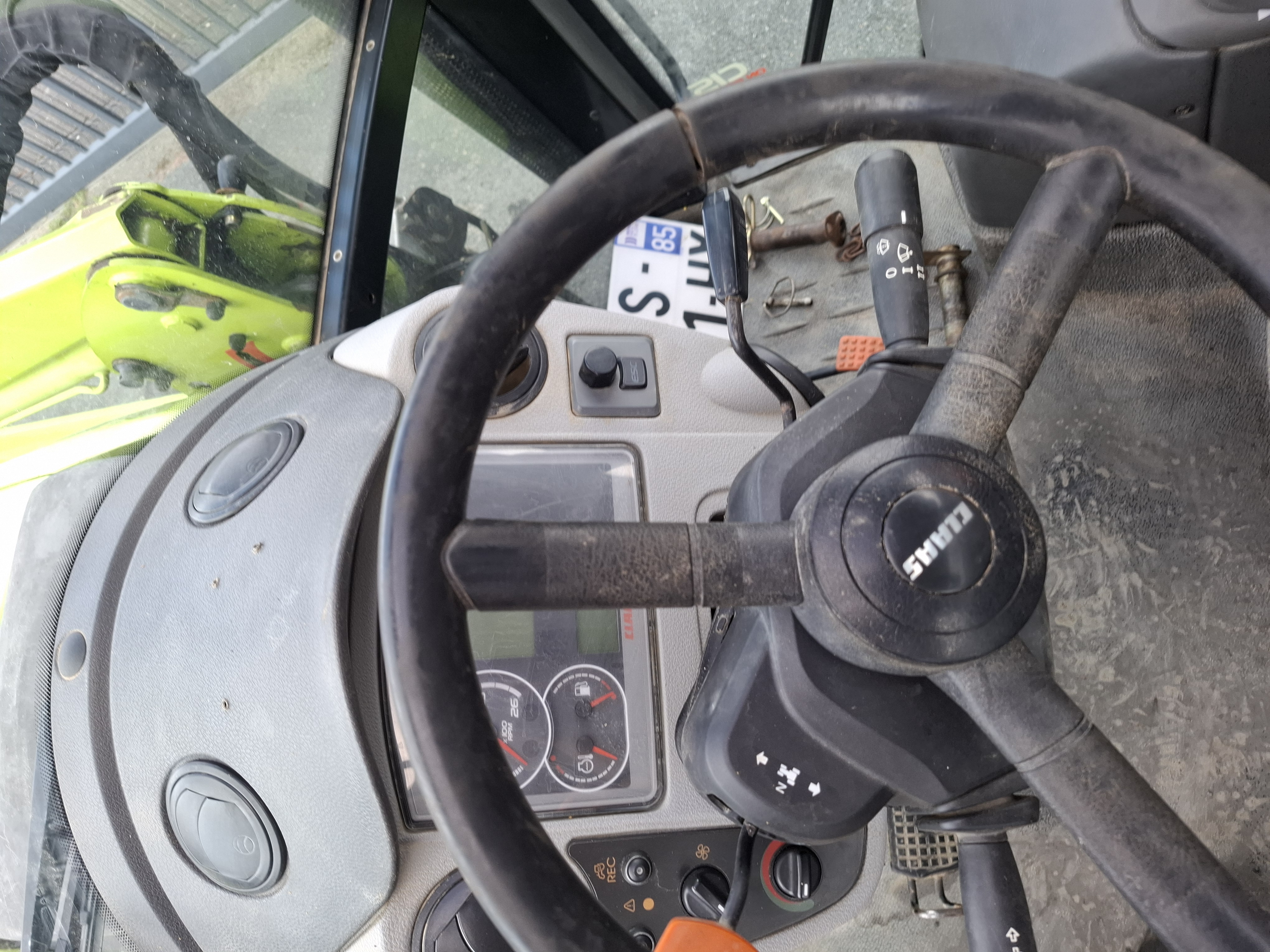 Claas Arion 410