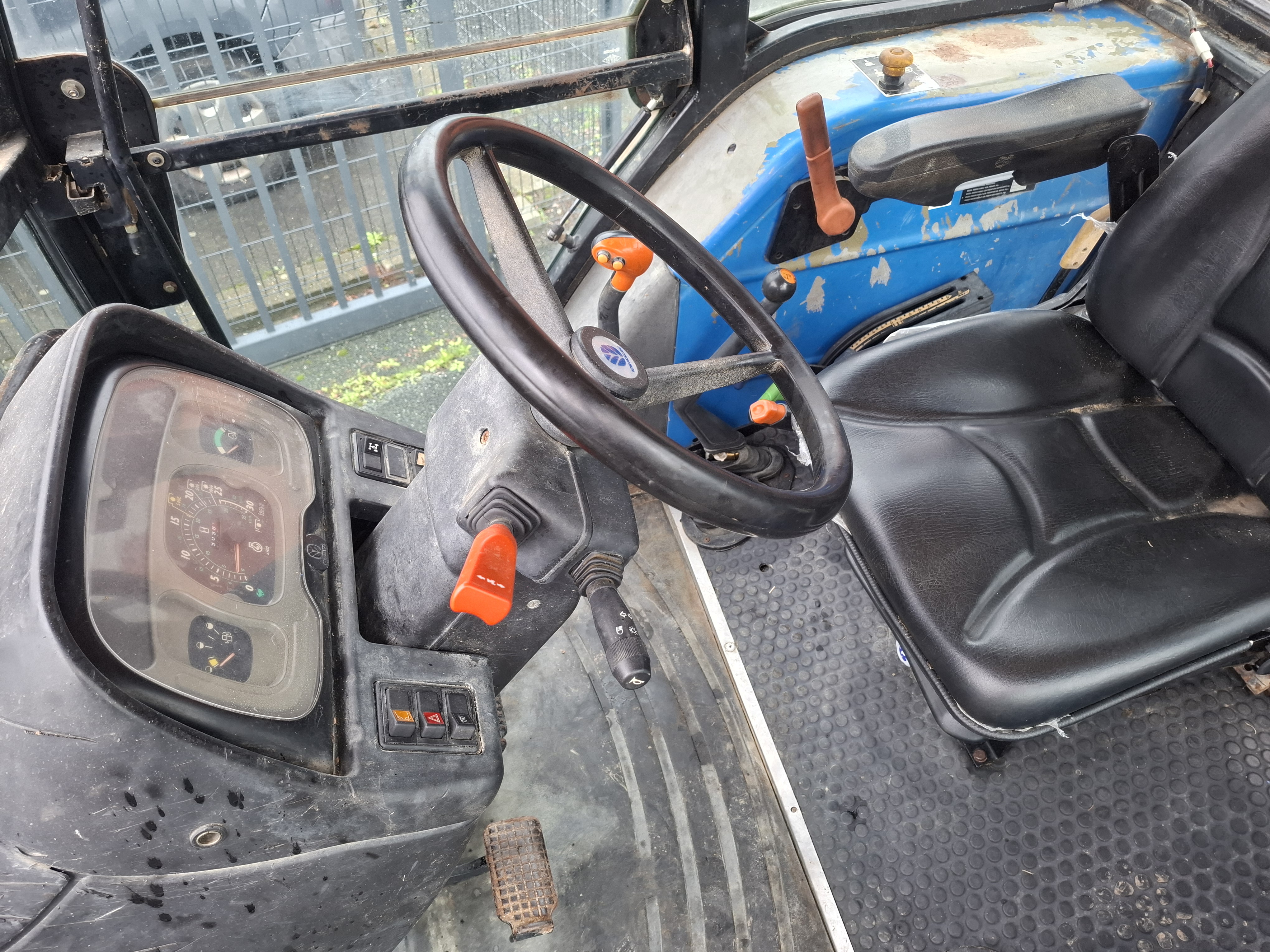 New Holland TL90